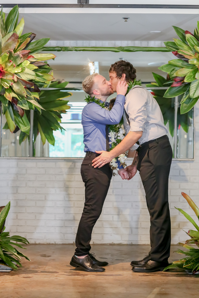 Lifelong Photography Studio Postcard Inn Stylized Shoot Featured Tacari Weddings