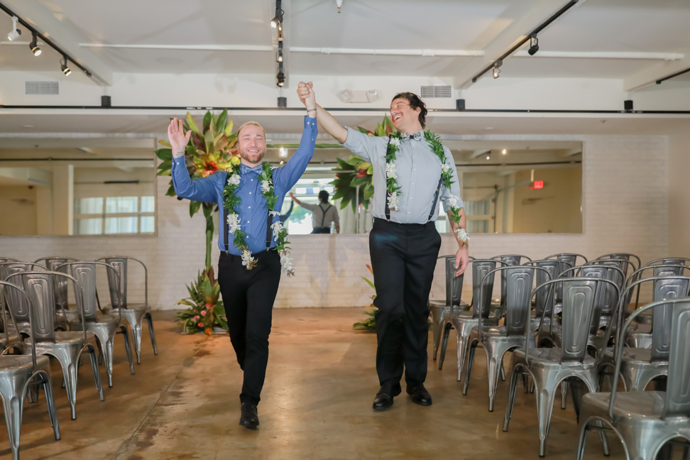 Lifelong Photography Studio Postcard Inn Stylized Shoot Featured Tacari Weddings