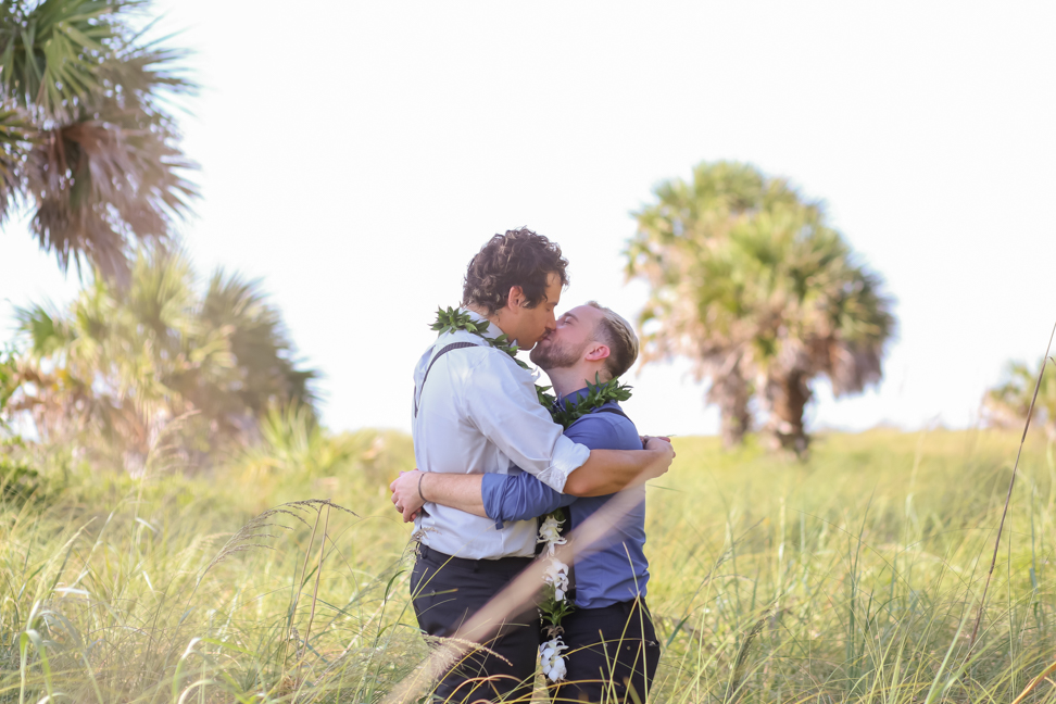 Lifelong Photography Studio Postcard Inn Stylized Shoot Featured Tacari Weddings